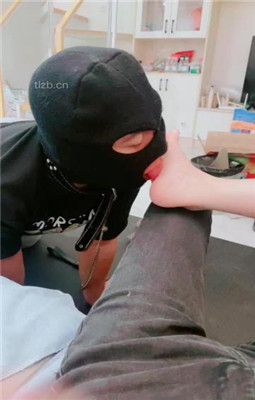 图片[14]_【利娜】长靴裸足踩狗头-伺候主人沐足_绳缚吧