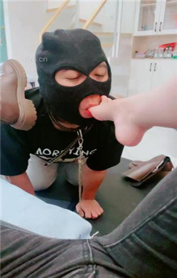 图片[18]_【利娜】长靴裸足踩狗头-伺候主人沐足_绳缚吧