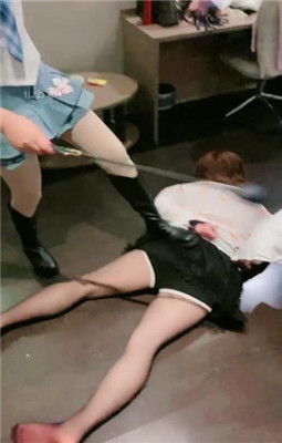 【赵奈奈】长靴S暴打偷原味的贱奴_绳缚吧