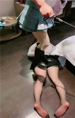 图片[2]_【赵奈奈】长靴S暴打偷原味的贱奴_绳缚吧