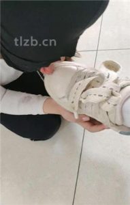 【爱可呀】双S玩学姐-清理鞋底/胶带封嘴/吹风机加热吸味_绳缚吧
