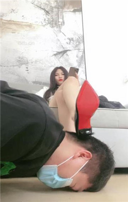 图片[2]_【甜一】下跪近距离裸足狂舔_绳缚吧