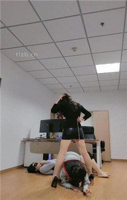 图片[19]_【妆主大大】办公室-母畜-高跟肉丝诱惑-耳光/脚插嘴-高跟踩_绳缚吧