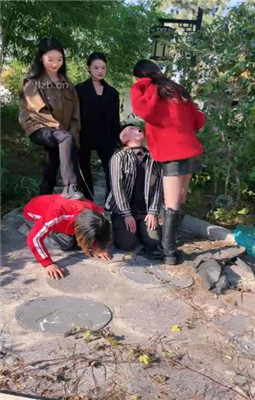图片[8]_【宸宸】庄园3S调教情侣奴-遛狗骑马/皮靴清理【三视角版】_绳缚吧