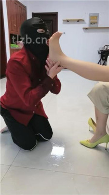 图片[6]_【凌儿女神】贱奴下跪做家务/高跟踩_绳缚吧