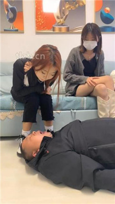 图片[1]_【精神小妹】双S-素人学生主-脏鞋脏袜臭脚辱_绳缚吧
