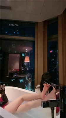 【美美子】白富美VS母畜-浴缸伺候主人恋足_绳缚吧