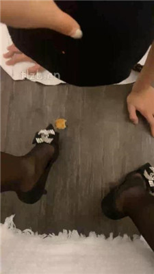 图片[11]_【可儿女王】黑丝高跟美腿跪舔_绳缚吧