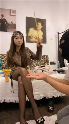 图片[13]_【可儿女王】黑丝高跟美腿跪舔_绳缚吧