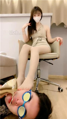 图片[15]_【浅夏大大】漂亮主播S-丝袜高跟-白鞋棉袜踩脚垫_绳缚吧