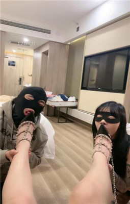 图片[8]_【反差楠熙】情侣奴-奴下奴-舔铆钉高跟裸足/踩狗舌/骑马_绳缚吧