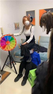 图片[6]_【精神小妹】幸运大转盘-群殴-踢踹踩跺/耳光坐头_绳缚吧