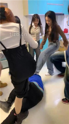 图片[10]_【精神小妹】幸运大转盘-群殴-踢踹踩跺/耳光坐头_绳缚吧