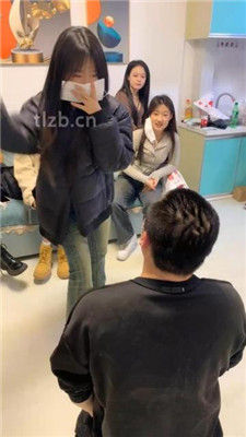 图片[13]_【精神小妹】幸运大转盘-群殴-踢踹踩跺/耳光坐头_绳缚吧