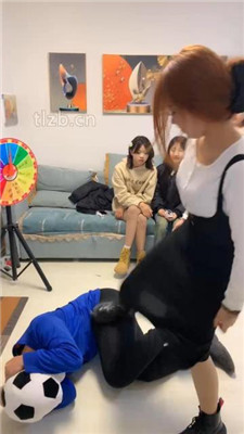 图片[15]_【精神小妹】幸运大转盘-群殴-踢踹踩跺/耳光坐头_绳缚吧