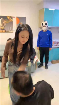图片[17]_【精神小妹】幸运大转盘-群殴-踢踹踩跺/耳光坐头_绳缚吧