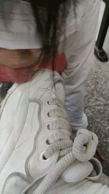 图片[4]_【爱可呀】学姐教室椅下/楼道-卑微跪舔_绳缚吧