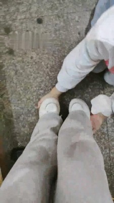 图片[5]_【爱可呀】学姐教室椅下/楼道-卑微跪舔_绳缚吧