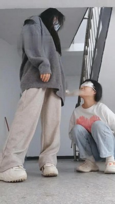 图片[9]_【爱可呀】学姐教室椅下/楼道-卑微跪舔_绳缚吧