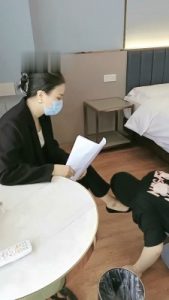 【朱迪】双S-职业装让狗下跪舔脚【双视角版】_绳缚吧
