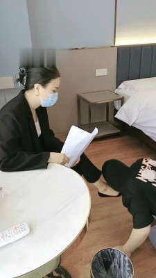 【朱迪】双S-职业装让狗下跪舔脚【双视角版】_绳缚吧