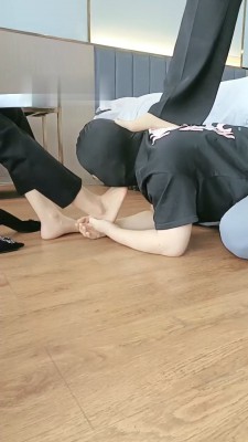 图片[5]_【朱迪】双S-职业装让狗下跪舔脚【双视角版】_绳缚吧