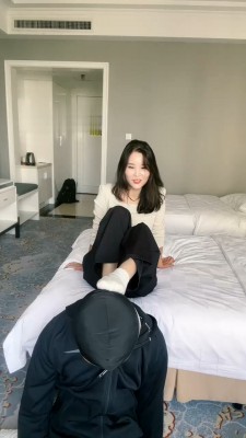图片[4]_【孤傲女帝】坐脸窒息/踩狗脖子/舔脚转胯_绳缚吧