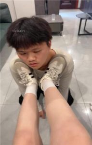 【琳儿】学生主脏鞋白袜肉丝气味控制【上】_绳缚吧
