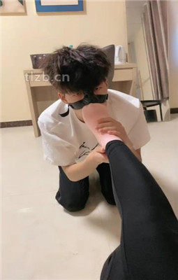 图片[2]_【魅儿】奶狗跪舔短靴臭粉棉袜裸足_绳缚吧