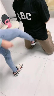 图片[15]_【蜜糖情侣】绿帽狗跪舔运动鞋白袜裸足_绳缚吧