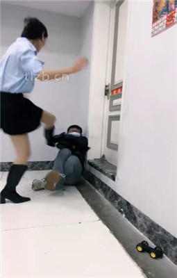 【孤傲女帝】踩手/打断戒尺/碾压狗爪/打手心_绳缚吧