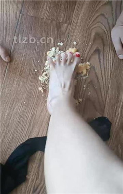 图片[17]_【十言】踩踏喂食/喝圣水/黑丝高跟诱惑虐_绳缚吧