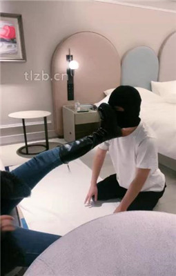 图片[2]_【绝美兔女王】跪舔长靴白袜裸足_绳缚吧