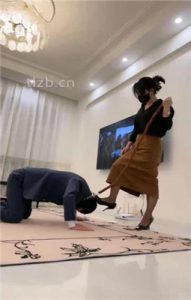 【辣姐】狗链遛狗/耳光/头顶短靴/玩狗舌_绳缚吧