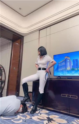 图片[8]_【简一】马术女教练-骑马爬行/鞭打/转胯/闻舔臭脚丫_绳缚吧