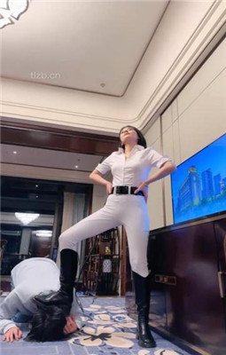 图片[13]_【简一】马术女教练-骑马爬行/鞭打/转胯/闻舔臭脚丫_绳缚吧