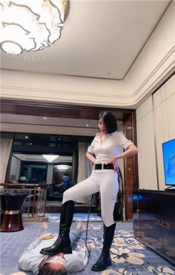 图片[14]_【简一】马术女教练-骑马爬行/鞭打/转胯/闻舔臭脚丫_绳缚吧