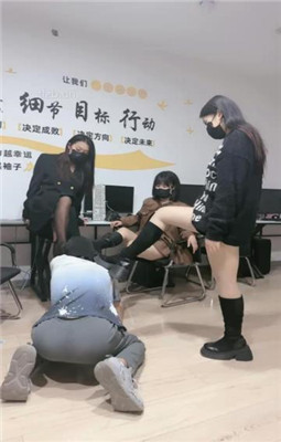 图片[15]_【鱼糯糯】3S-脚底踩踏/轮流舔脏鞋/插嘴/踩狗爪_绳缚吧