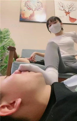 【柔儿公主】脏鞋臭白袜踩脚垫_绳缚吧