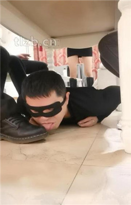 图片[10]_【文文文】桌底视角-脏鞋跪舔伺候主人-踩踏碾压【三视角版】_绳缚吧