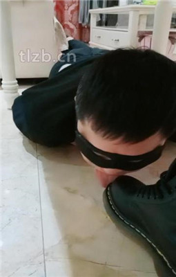 图片[15]_【文文文】桌底视角-脏鞋跪舔伺候主人-踩踏碾压【三视角版】_绳缚吧