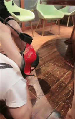 图片[5]_【一诺大小姐】情侣奴-奴下奴-桌底踩踏喂食/高跟踩虐_绳缚吧