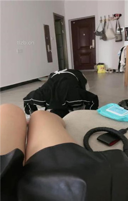 图片[18]_【露可】狂暴变态-鞭抽坐垫/靴底喂食【双视角版】_绳缚吧