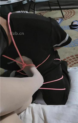图片[2]_【奶糖】捆绑强制贱狗闻舔丝袜臭脚_绳缚吧