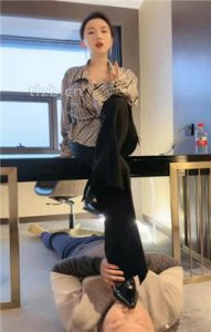 【潘妮女王】白领高跟黑丝踩虐犯错下属_绳缚吧
