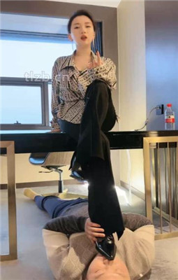 【潘妮女王】白领高跟黑丝踩虐犯错下属_绳缚吧