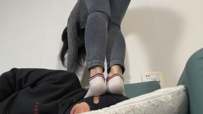 图片[2]_【女神学院·稚主kk】棉袜牛仔裤调教_绳缚吧