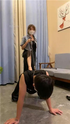 图片[20]_【甘露】凉鞋踩狗头/狗链遛狗/踢踹/骑马踩踏_绳缚吧