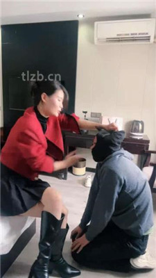图片[3]_【孤傲女帝】胯下虐辱/全体重踩脖/跳踩/耳光抽_绳缚吧