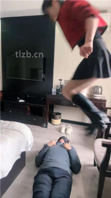 图片[8]_【孤傲女帝】胯下虐辱/全体重踩脖/跳踩/耳光抽_绳缚吧